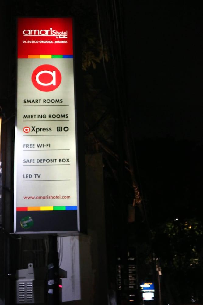 Amaris Hotel Dr. Susilo Grogol Jakarta Exteriör bild