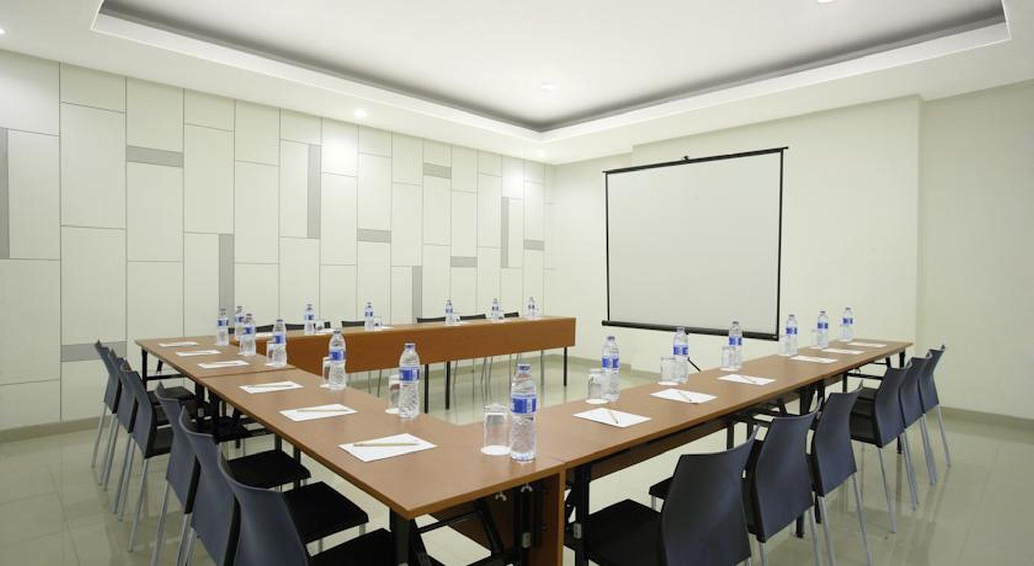 Amaris Hotel Dr. Susilo Grogol Jakarta Exteriör bild