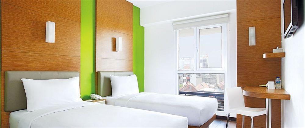 Amaris Hotel Dr. Susilo Grogol Jakarta Exteriör bild