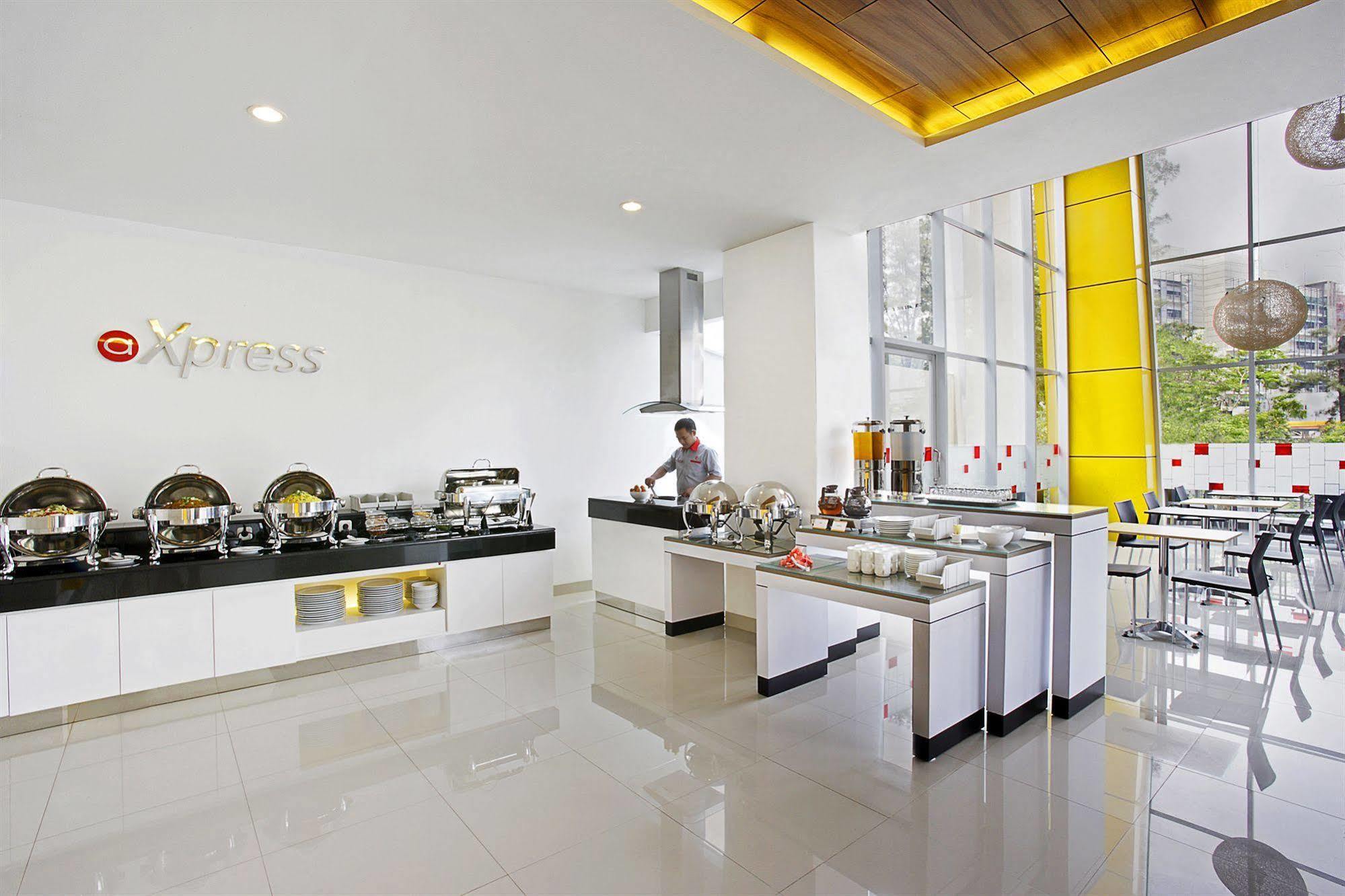 Amaris Hotel Dr. Susilo Grogol Jakarta Exteriör bild